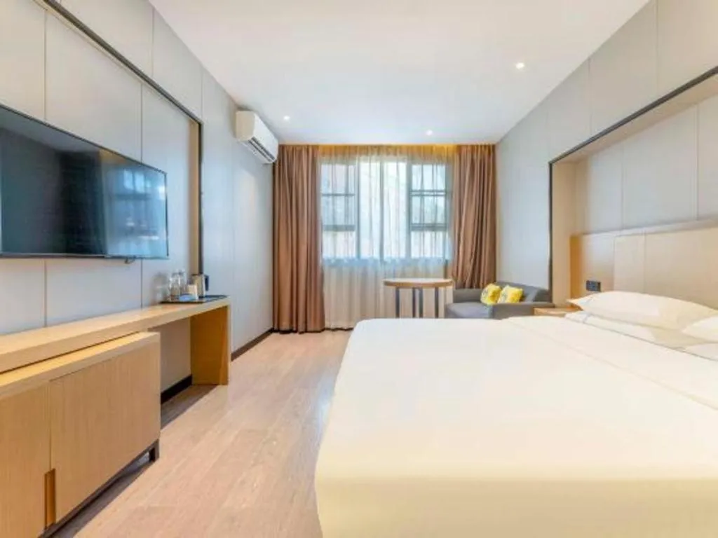 Bed in City Comfort Inn Guangzhou Shixi Metro Station Pazhou Exhibition