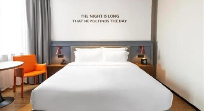 Bed in City Comfort Premier Hotel Wuhan Wangjiawan Hanyang Bus Station Metro Station