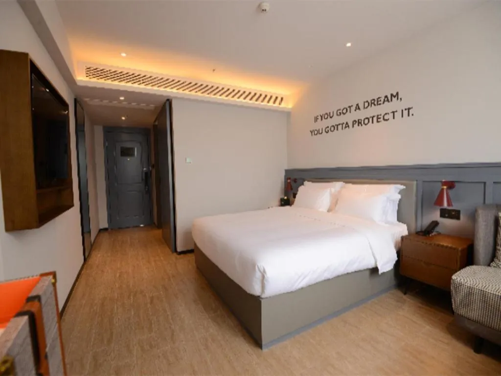 Bed in City Comfort Premier Hotel Wuhan Wangjiawan Hanyang Bus Station Metro Station