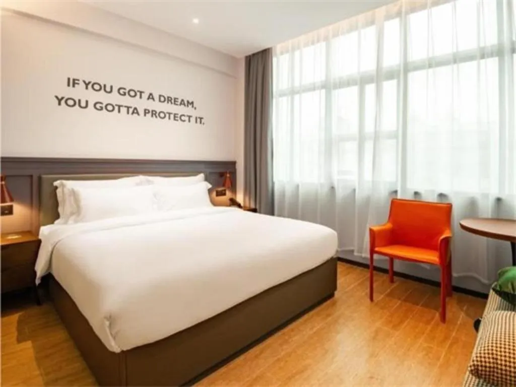 Bed in City Comfort Premier Hotel Wuhan Wangjiawan Hanyang Bus Station Metro Station
