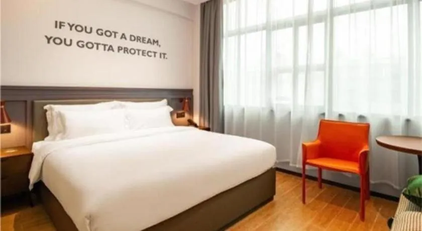 Bed in City Comfort Premier Hotel Wuhan Wangjiawan Hanyang Bus Station Metro Station