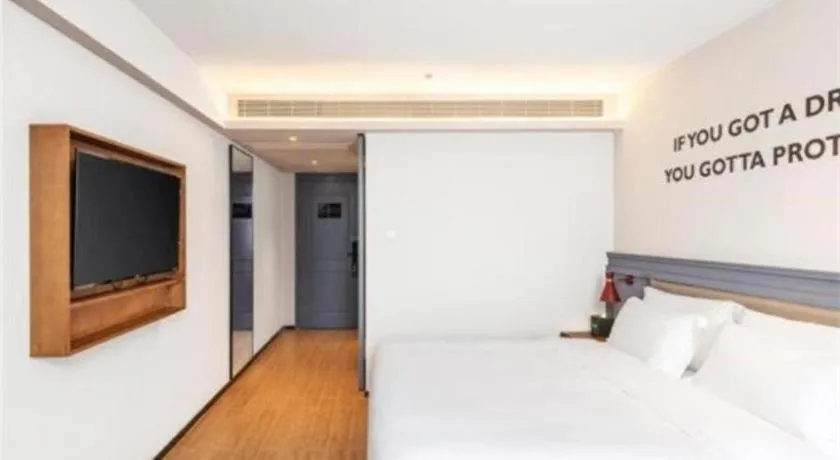 Bed in City Comfort Premier Hotel Wuhan Wangjiawan Hanyang Bus Station Metro Station