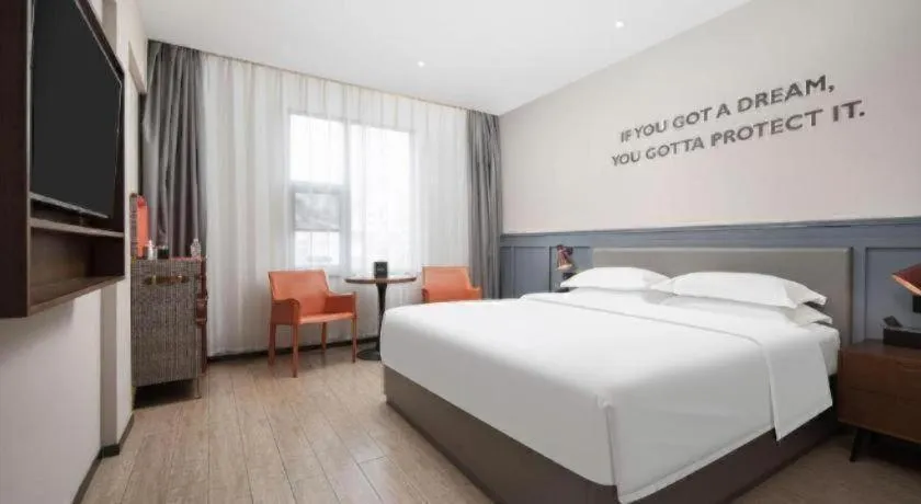 Bed in City Comfort Premier Hotel Wuhan Wangjiawan Hanyang Bus Station Metro Station