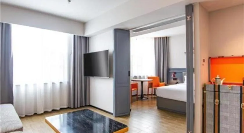 Bed in City Comfort Premier Hotel Wuhan Wangjiawan Hanyang Bus Station Metro Station