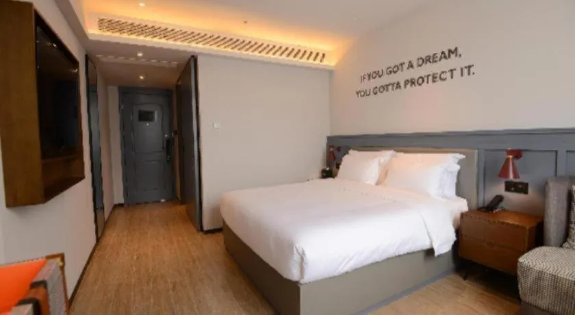 Bed in City Comfort Premier Hotel Wuhan Wangjiawan Hanyang Bus Station Metro Station