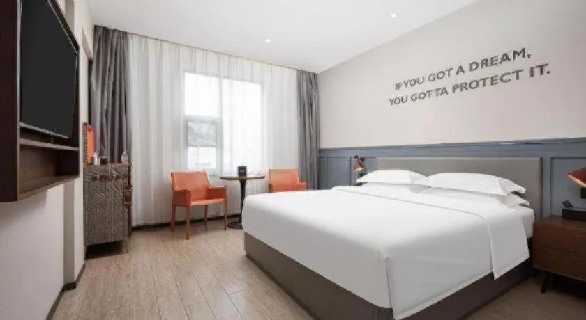 Bed in City Comfort Premier Hotel Wuhan Wangjiawan Hanyang Bus Station Metro Station