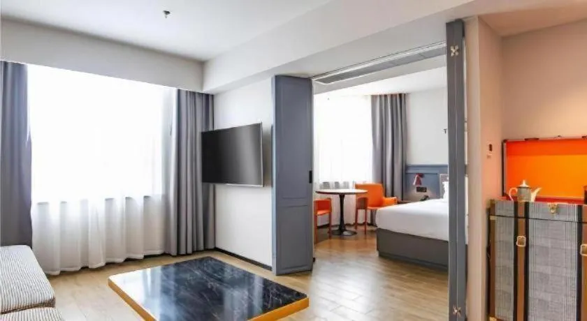 Bed in City Comfort Premier Hotel Wuhan Wangjiawan Hanyang Bus Station Metro Station