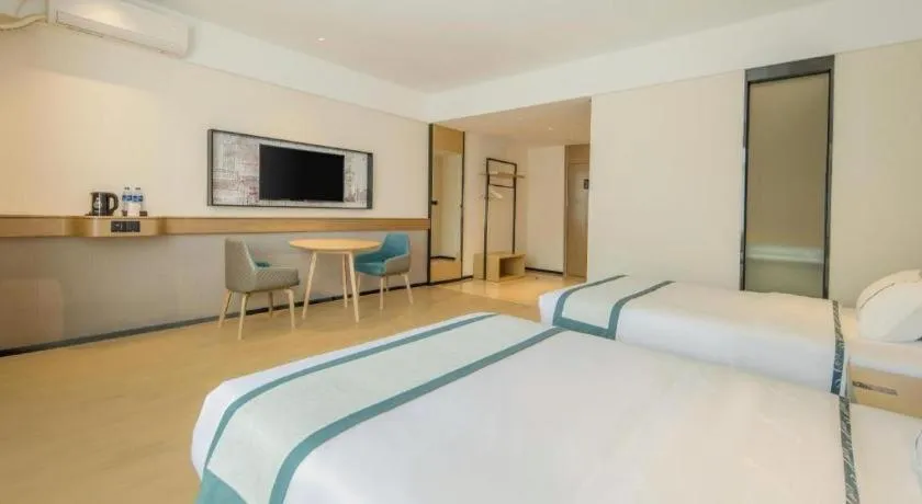 Bed in City Comfort Inn Dandong Railway Station Yalu River Scenic Area