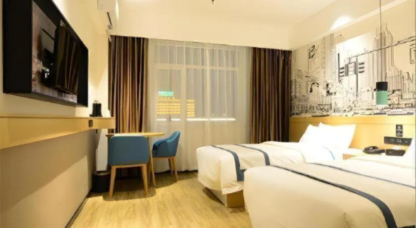 Bed in City Comfort Inn Dandong Railway Station Yalu River Scenic Area