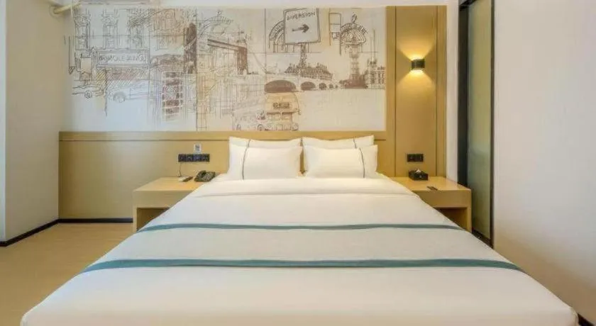 Bed in City Comfort Inn Dandong Railway Station Yalu River Scenic Area