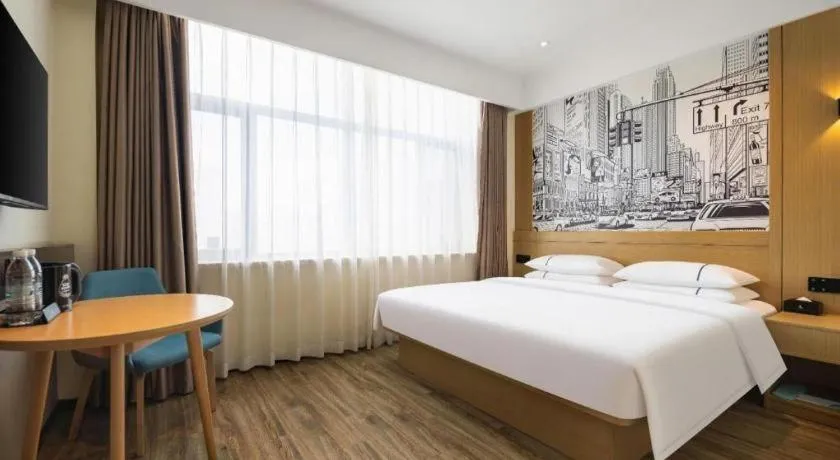 Bed in City Comfort Inn Dandong Railway Station Yalu River Scenic Area