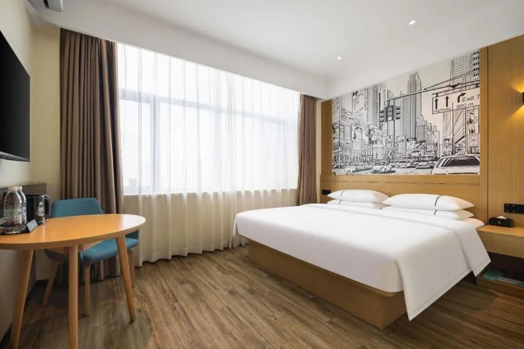 Bed in City Comfort Inn Dandong Railway Station Yalu River Scenic Area