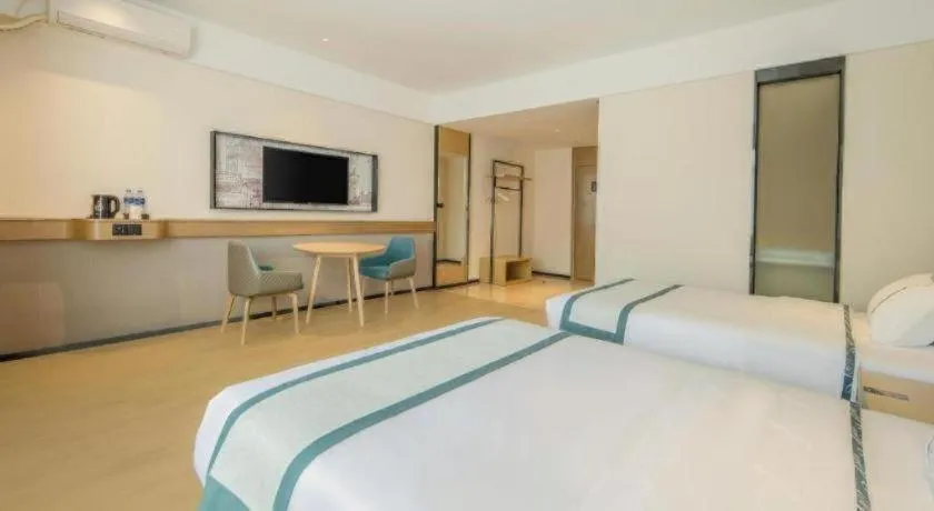 Bed in City Comfort Inn Dandong Railway Station Yalu River Scenic Area