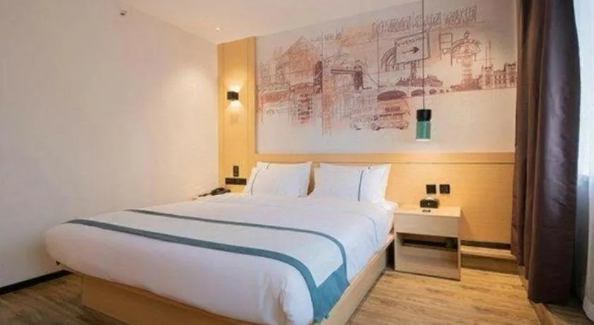 Bed in City Comfort Inn Dandong Railway Station Yalu River Scenic Area