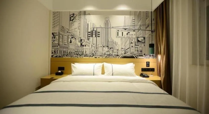 Bed in City Comfort Inn Dandong Railway Station Yalu River Scenic Area