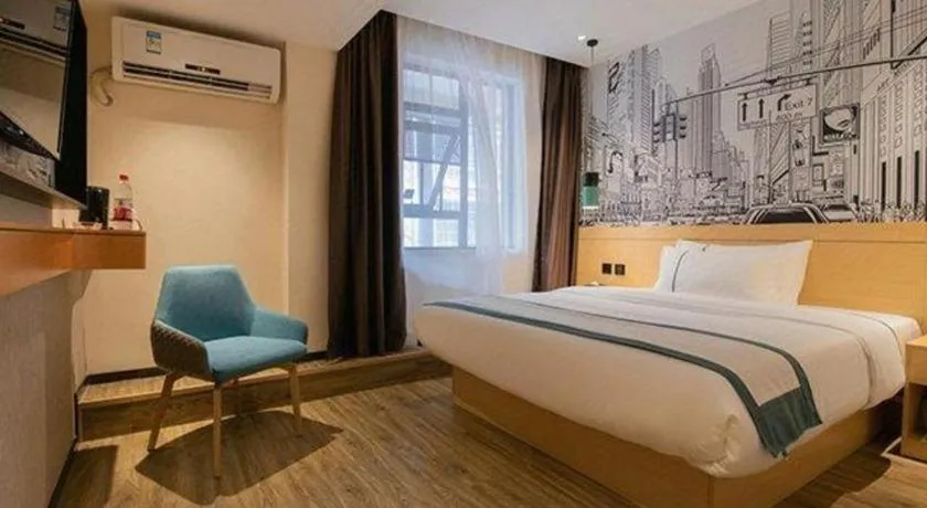 Bed in City Comfort Inn Dandong Railway Station Yalu River Scenic Area