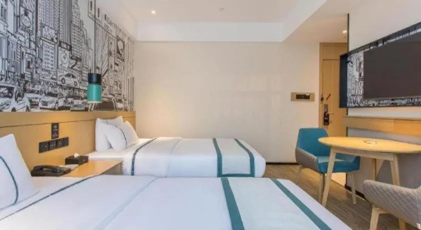 Bed in City Comfort Inn Dandong Railway Station Yalu River Scenic Area