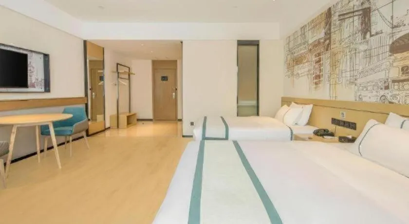 Bed in City Comfort Inn Dandong Railway Station Yalu River Scenic Area