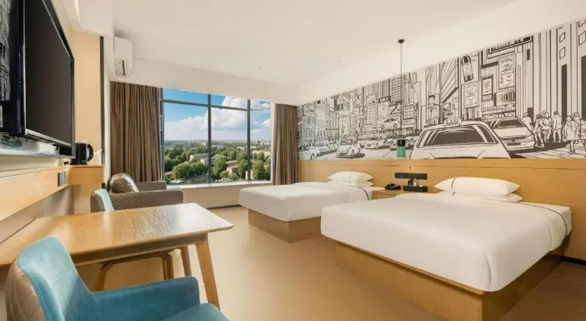 Bed in City Comfort Inn Dandong Railway Station Yalu River Scenic Area