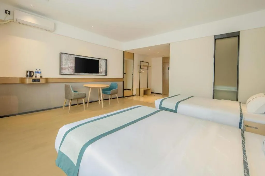 Bed in City Comfort Inn Dandong Railway Station Yalu River Scenic Area