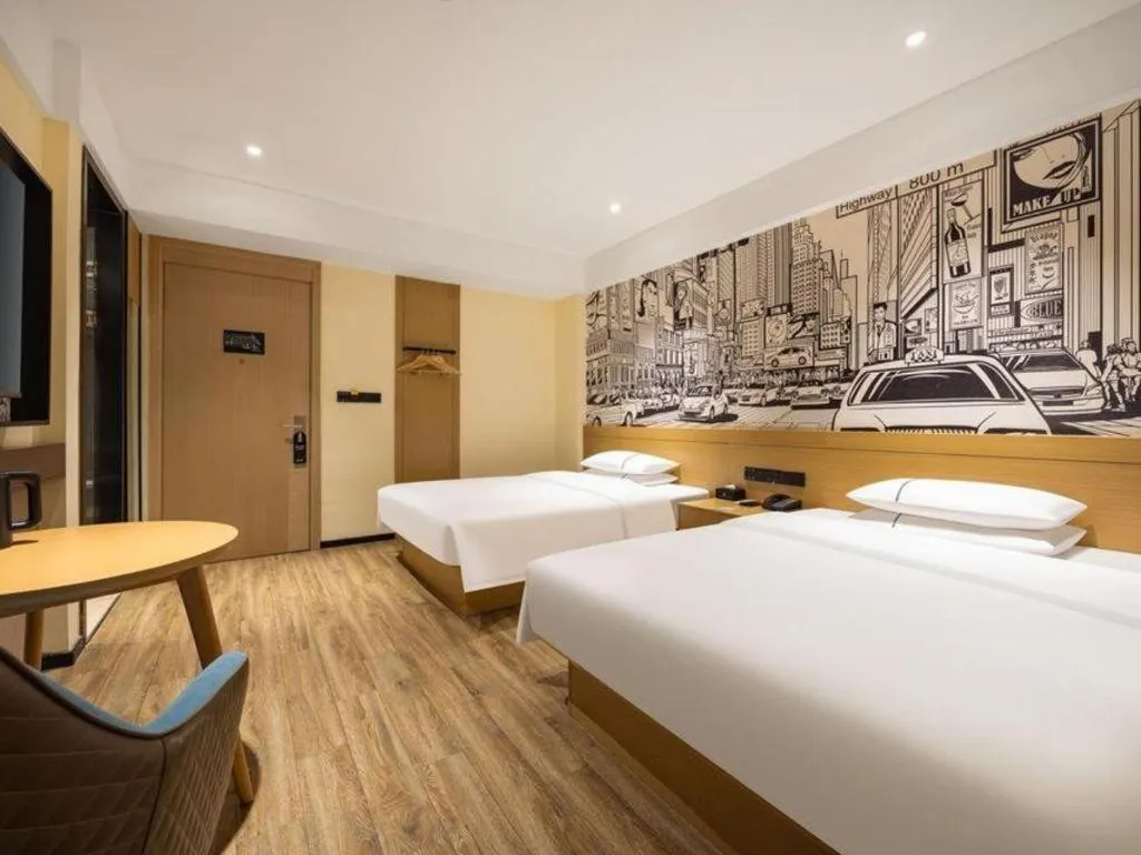 Bed in City Comfort Inn Dandong Railway Station Yalu River Scenic Area