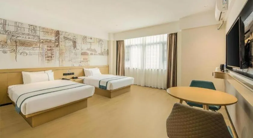 Bed in City Comfort Inn Dandong Railway Station Yalu River Scenic Area