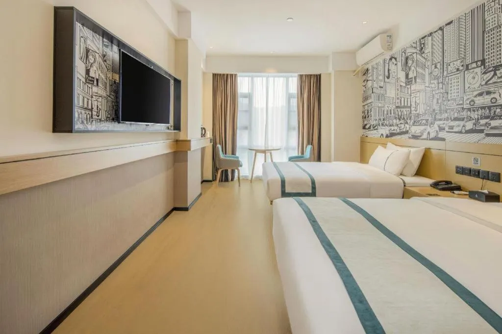 Bed in City Comfort Inn Dandong Railway Station Yalu River Scenic Area