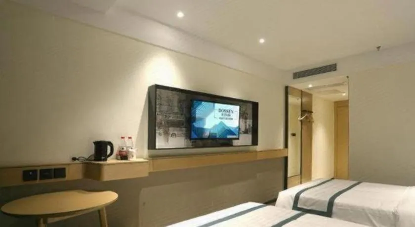 Bed in City Comfort Inn Dandong Railway Station Yalu River Scenic Area