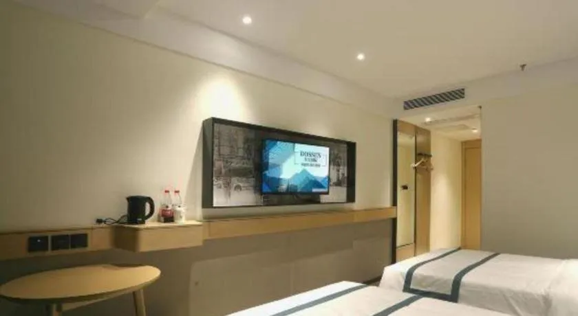 Bed in City Comfort Inn Dandong Railway Station Yalu River Scenic Area