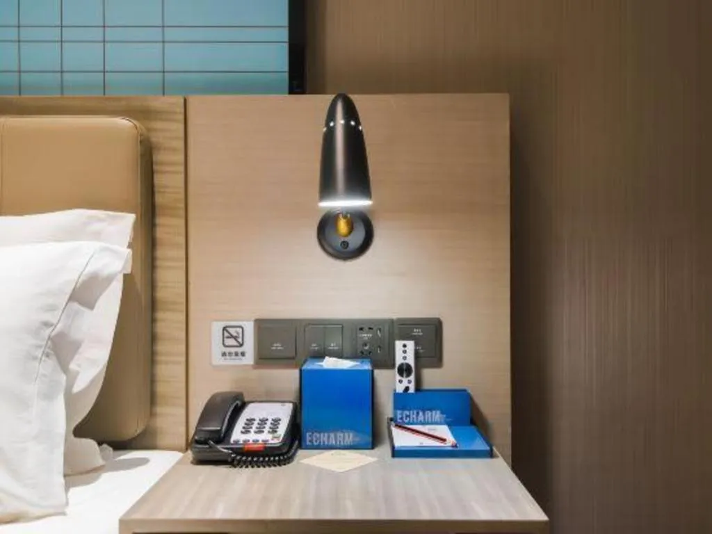 Bed in Echarm Hotel Changsha Wuyi Square Railway Metro Station