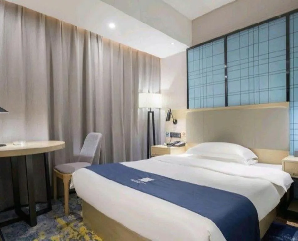 Bed in Echarm Hotel Changsha Wuyi Square Railway Metro Station