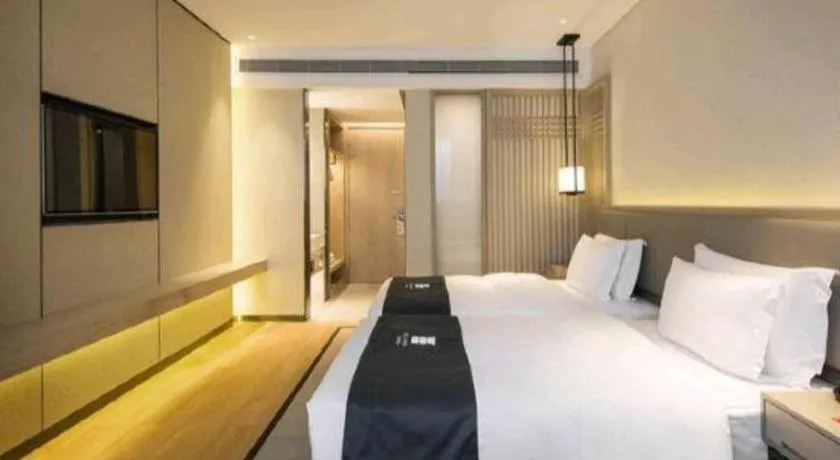 Bed in Echarm Hotel Changsha Wuyi Square Railway Metro Station