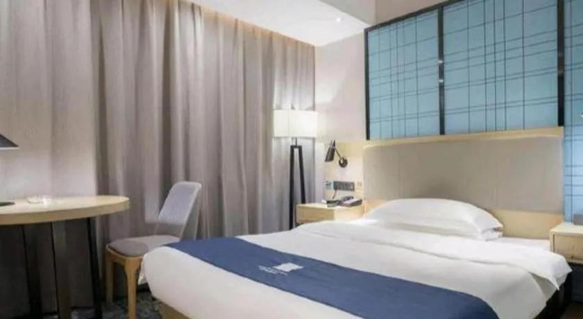 Bed in Echarm Hotel Changsha Wuyi Square Railway Metro Station