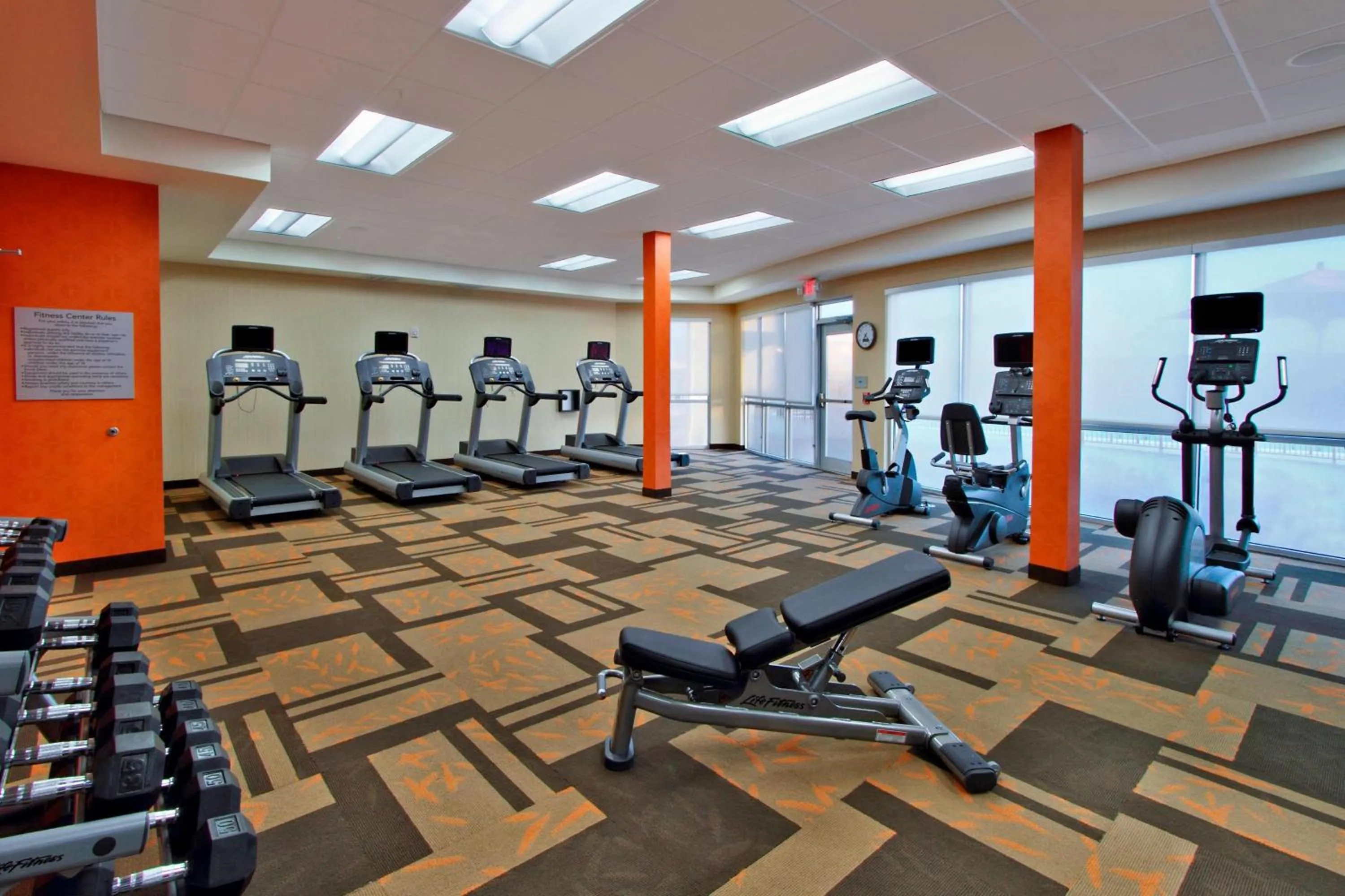 Fitness centre/facilities in Courtyard by Marriott Victoria