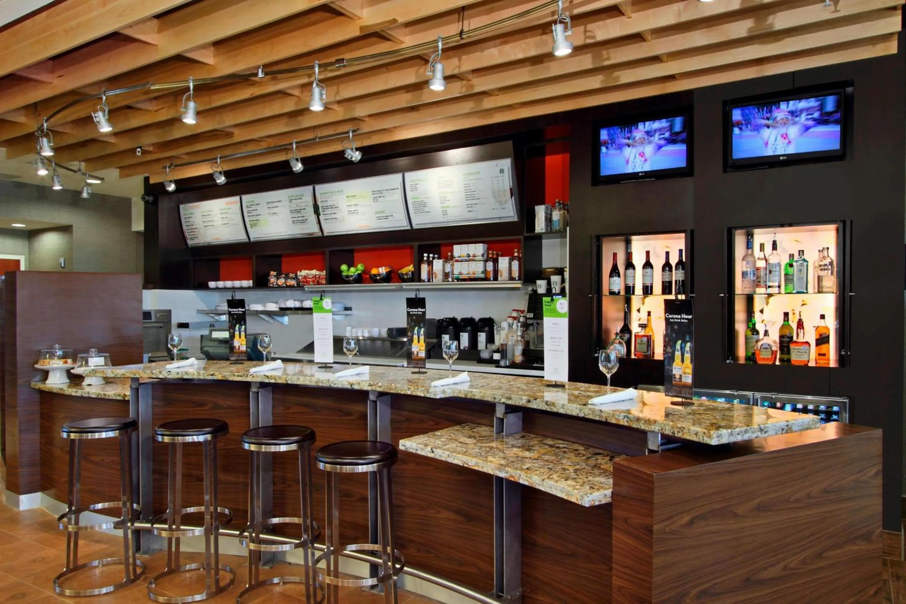 Lounge or bar in Courtyard by Marriott Victoria