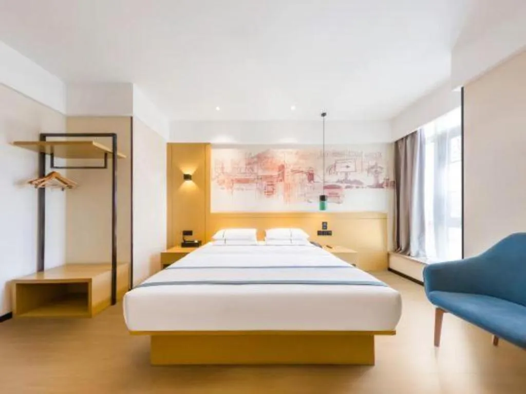 Bed in City Comfort Inn Kunming Flower City Midea Shuncheng Mansion