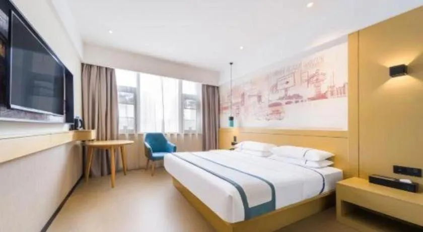 Bed in City Comfort Inn Kunming Flower City Midea Shuncheng Mansion