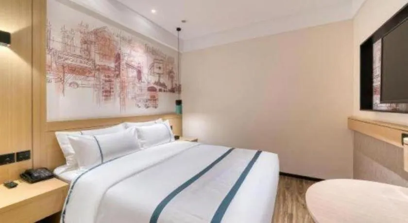 Bed in City Comfort Inn Kunming Flower City Midea Shuncheng Mansion