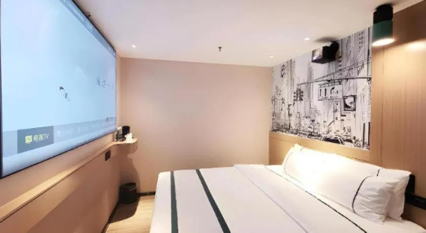 Bed in City Comfort Inn Shiyan High-speed Railway Wanda Plaza