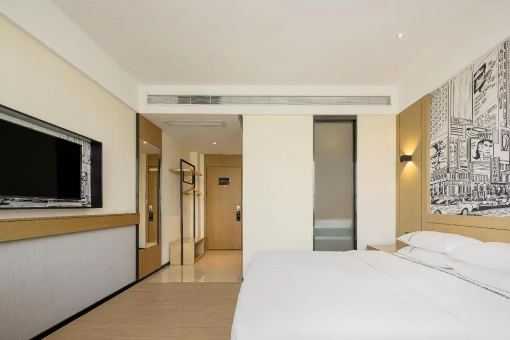 Bed in City Comfort Inn Shiyan High-speed Railway Wanda Plaza