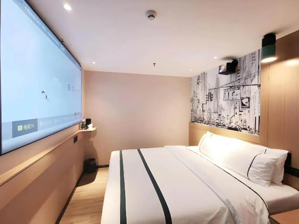 Bed in City Comfort Inn Shiyan High-speed Railway Wanda Plaza