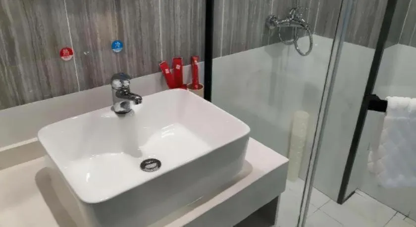 Thank Inn Hotel Anqing Guangcai Big Market Passenger Center