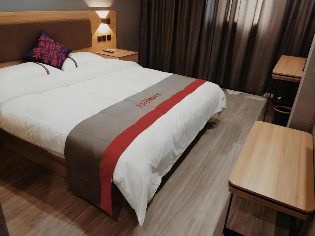 Bed in Jun Hotel Henan Sanmenxia Dennis Plaza