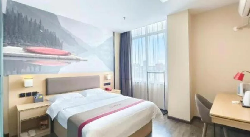 Bed in Thank Inn Plus Hotel Guangdong Yunfu Luoding City Municipal