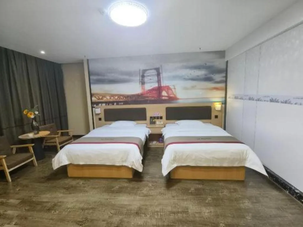 Bed in Thank Inn Plus Hotel Guangdong Yunfu Luoding City Municipal