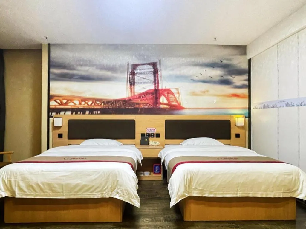 Bed in Thank Inn Plus Hotel Guangdong Yunfu Luoding City Municipal