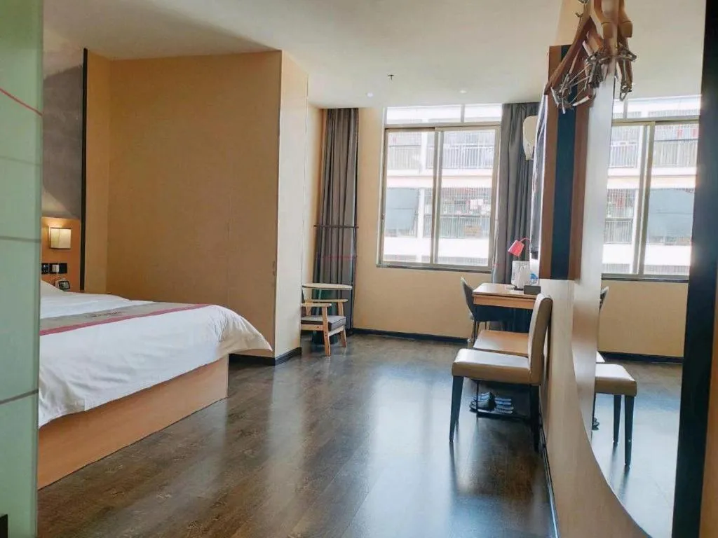 Bed in Thank Inn Plus Hotel Guangdong Yunfu Luoding City Municipal