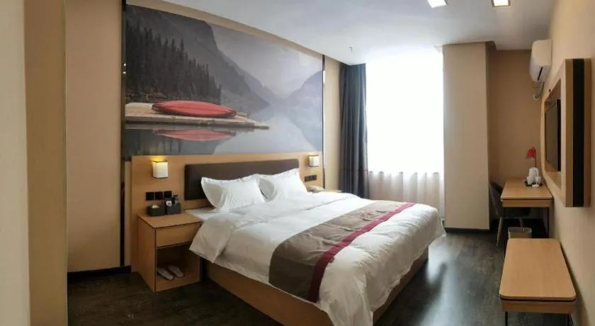 Bed in Thank Inn Plus Hotel Guangdong Yunfu Luoding City Municipal