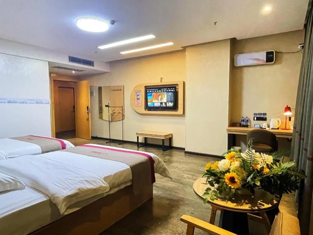 Bed in Thank Inn Plus Hotel Guangdong Yunfu Luoding City Municipal