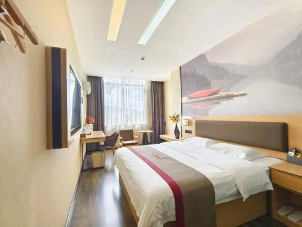 Bed in Thank Inn Plus Hotel Guangdong Yunfu Luoding City Municipal